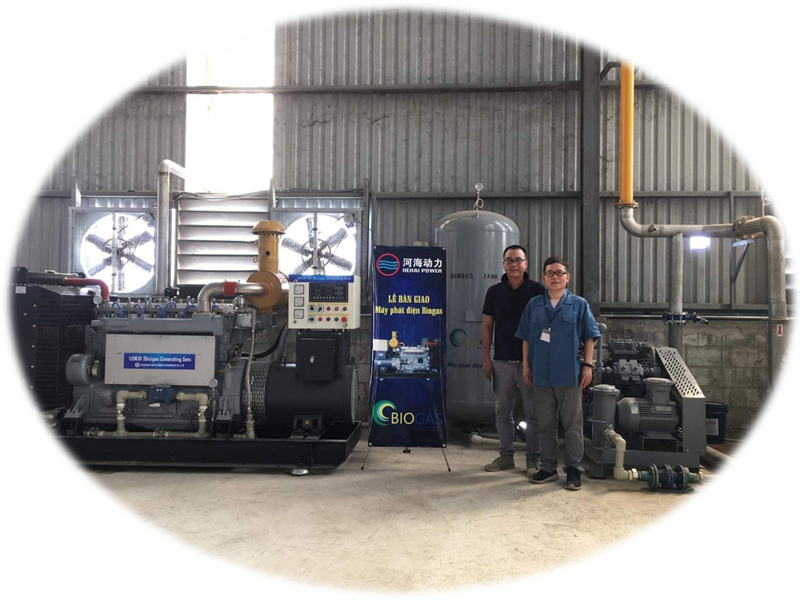 Anh Trần Nam của Biogas Việt Nam và kỹ thuật viên máy phát điện Biogas